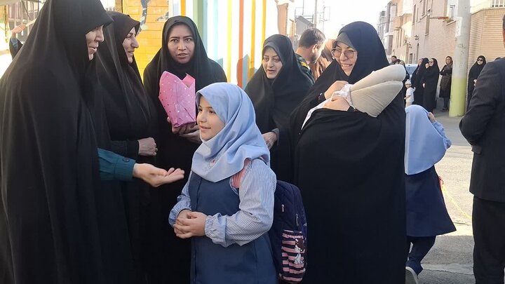 تصاویر/آغازسال تحصیلی جدید باهمراهی فرزندان دانش آموز شهداء درکاشان