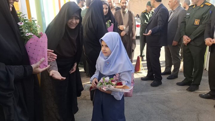 تصاویر/آغازسال تحصیلی جدید باهمراهی فرزندان دانش آموز شهداء درکاشان