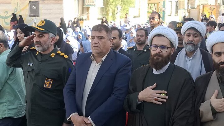تصاویر/آغازسال تحصیلی جدید باهمراهی فرزندان دانش آموز شهداء درکاشان