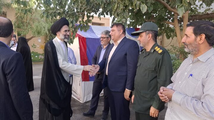 تصاویر/آغازسال تحصیلی جدید باهمراهی فرزندان دانش آموز شهداء درکاشان