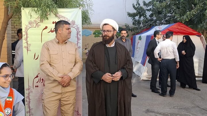 تصاویر/آغازسال تحصیلی جدید باهمراهی فرزندان دانش آموز شهداء درکاشان