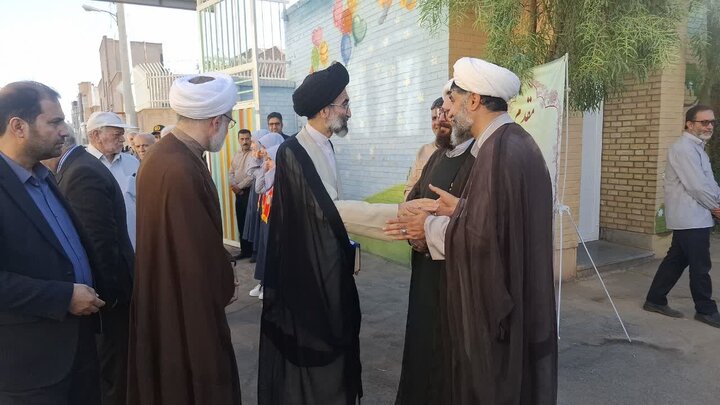 تصاویر/آغازسال تحصیلی جدید باهمراهی فرزندان دانش آموز شهداء درکاشان