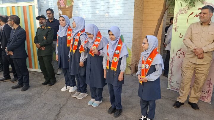 تصاویر/آغازسال تحصیلی جدید باهمراهی فرزندان دانش آموز شهداء درکاشان
