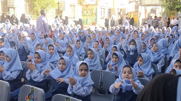 تصاویر/آغازسال تحصیلی جدید باهمراهی فرزندان دانش آموز شهداء درکاشان