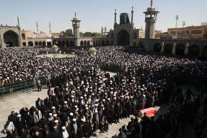آیت اللہ العظمیٰ سبحانی کی اقتداء میں آیت اللہ العظمی شبیری زنجانی کی نمازِ جنازہ+ویڈیو و تصاویر