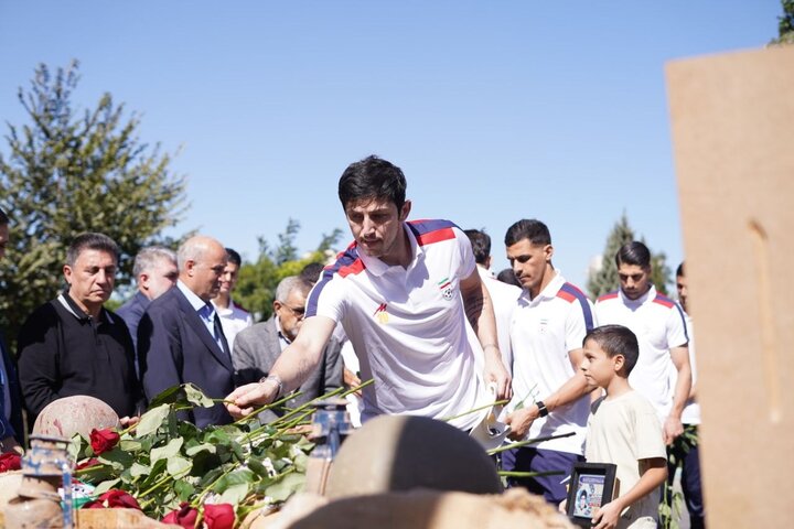 تصاویر/ تجدید میثاق ملی‌پوشان فوتبال با شهدای جنگ تحمیلی