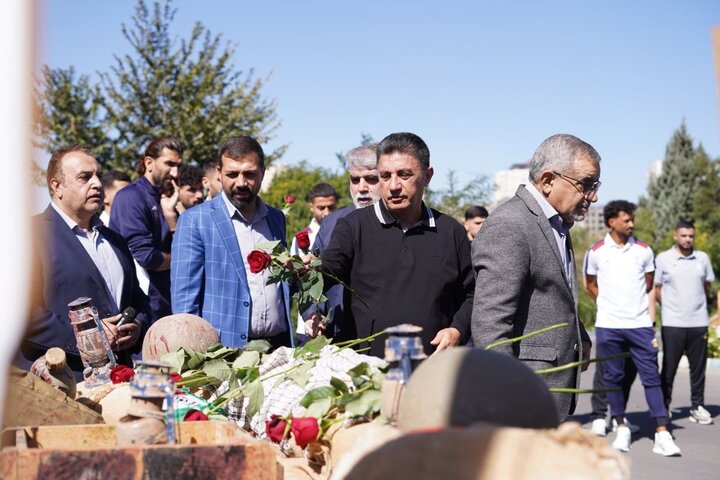 تصاویر/ تجدید میثاق ملی‌پوشان فوتبال با شهدای جنگ تحمیلی