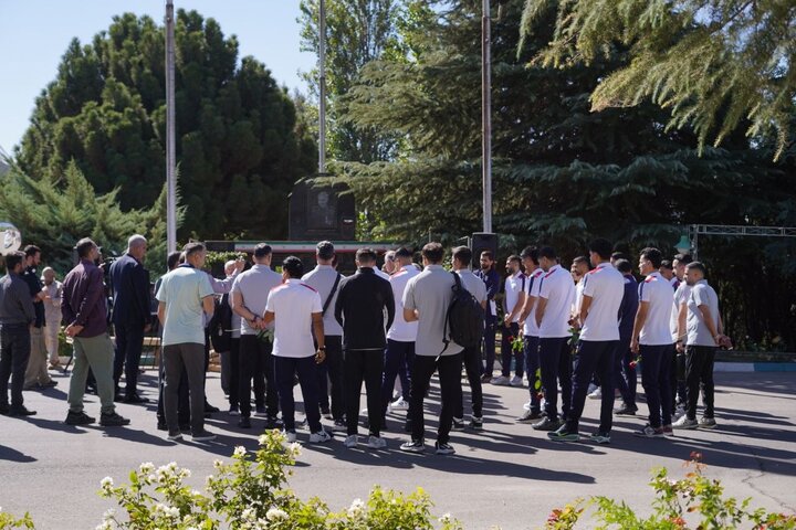تصاویر/ تجدید میثاق ملی‌پوشان فوتبال با شهدای جنگ تحمیلی