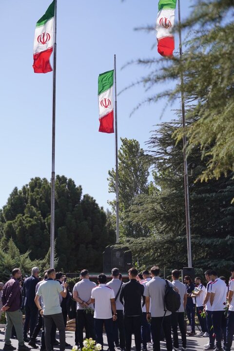 تصاویر/ تجدید میثاق ملی‌پوشان فوتبال با شهدای جنگ تحمیلی