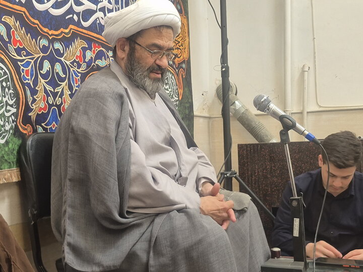 تصاویر/ گرامیداشت هفته دفاع مقدس و ارتحال آیت‌الله‌العظمی شبیری زنجانی در  مدرسه علمیه آیت‌الله مصطفوی کاشان