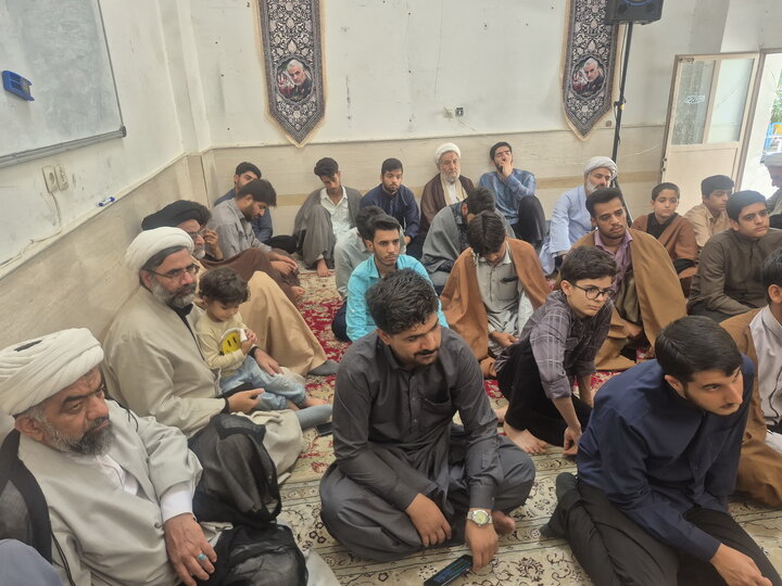 تصاویر/ گرامیداشت هفته دفاع مقدس و ارتحال آیت‌الله‌العظمی شبیری زنجانی در  مدرسه علمیه آیت‌الله مصطفوی کاشان