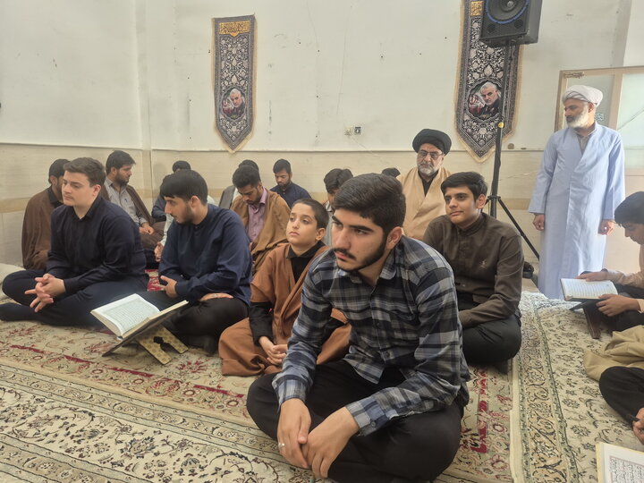 تصاویر/ گرامیداشت هفته دفاع مقدس و ارتحال آیت‌الله‌العظمی شبیری زنجانی در  مدرسه علمیه آیت‌الله مصطفوی کاشان