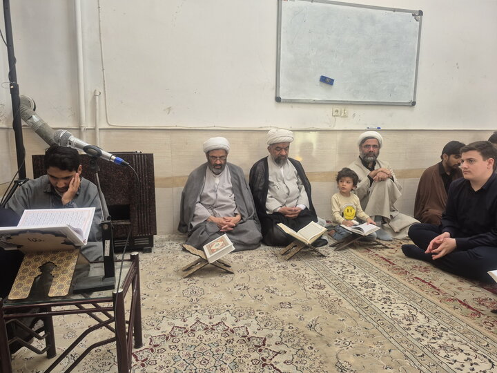 تصاویر/ گرامیداشت هفته دفاع مقدس و ارتحال آیت‌الله‌العظمی شبیری زنجانی در  مدرسه علمیه آیت‌الله مصطفوی کاشان