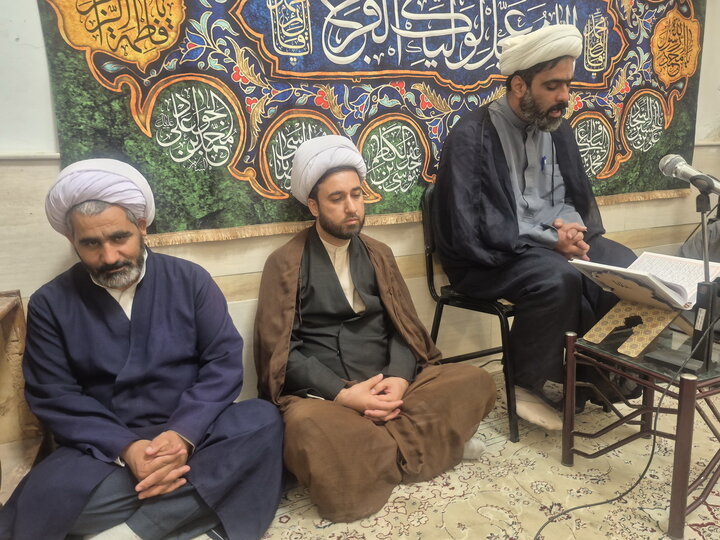 تصاویر/ گرامیداشت هفته دفاع مقدس و ارتحال آیت‌الله‌العظمی شبیری زنجانی در  مدرسه علمیه آیت‌الله مصطفوی کاشان