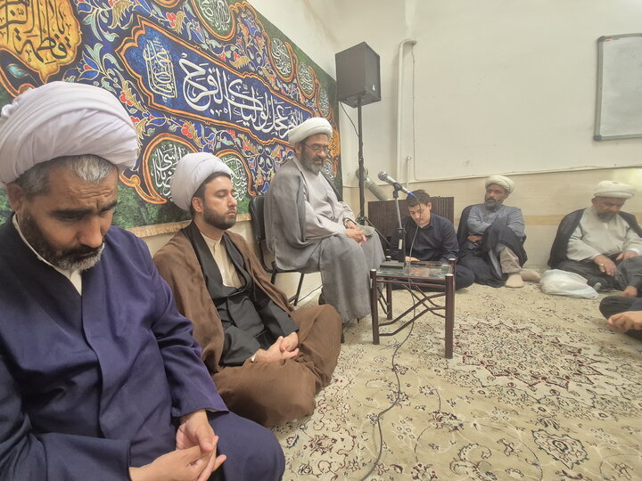تصاویر/ گرامیداشت هفته دفاع مقدس و ارتحال آیت‌الله‌العظمی شبیری زنجانی در  مدرسه علمیه آیت‌الله مصطفوی کاشان