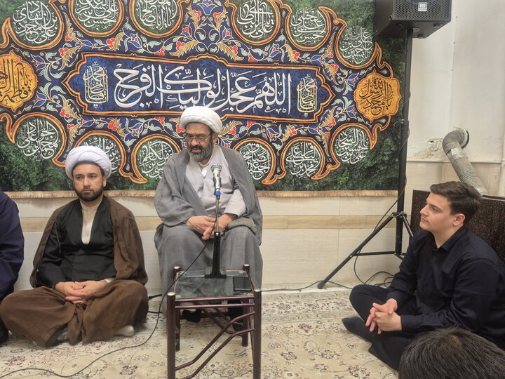 تصاویر/ گرامیداشت هفته دفاع مقدس و ارتحال آیت‌الله‌العظمی شبیری زنجانی در  مدرسه علمیه آیت‌الله مصطفوی کاشان