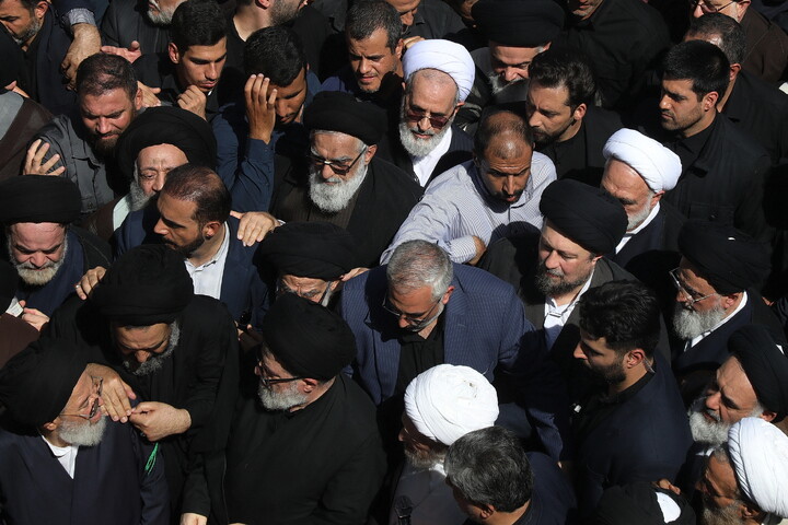تصاویر/ تشییع پیکر آیت‌الله‌العظمی شبیری‌زنجانی در قم