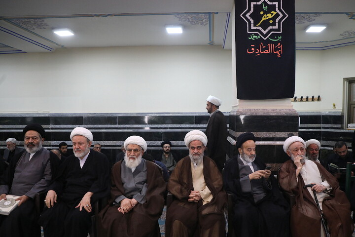 تصاویر/ تشییع پیکر آیت‌الله‌العظمی شبیری‌زنجانی در قم