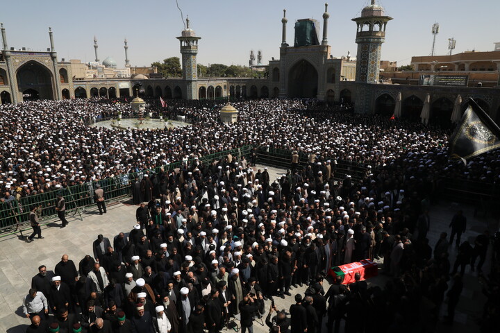 تصاویر/ تشییع پیکر آیت‌الله‌العظمی شبیری‌زنجانی در قم