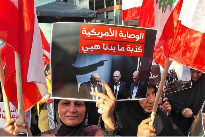 تجمعی اعتراضی در برابر «مجلس اسلامی شیعیان» در اعتراض به تداوم ممنوعیت پروازها میان لبنان و ایران