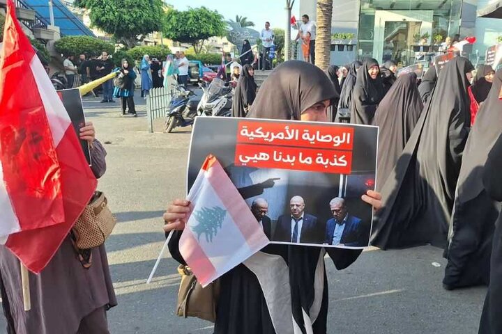 تجمعی اعتراضی در برابر «مجلس اسلامی شیعیان» در اعتراض به تداوم ممنوعیت پروازها میان لبنان و ایران