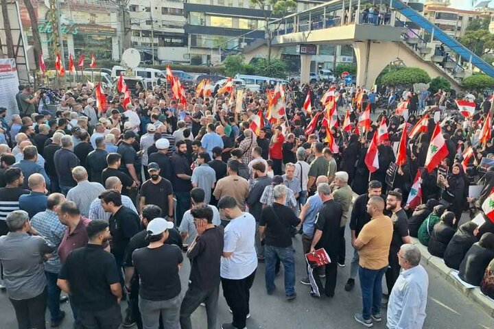 تجمعی اعتراضی در برابر «مجلس اسلامی شیعیان» در اعتراض به تداوم ممنوعیت پروازها میان لبنان و ایران