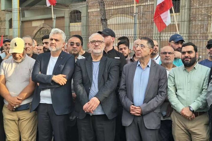 تجمعی اعتراضی در برابر «مجلس اسلامی شیعیان» در اعتراض به تداوم ممنوعیت پروازها میان لبنان و ایران