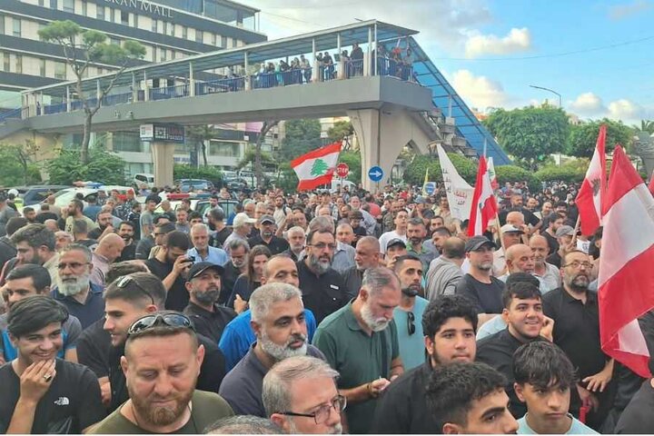تجمعی اعتراضی در برابر «مجلس اسلامی شیعیان» در اعتراض به تداوم ممنوعیت پروازها میان لبنان و ایران