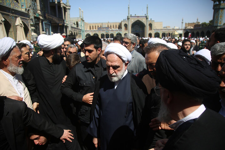 تشییع و تدفین پیکر آیت‌الله العظمی شبیری زنجانی در حرم بانوی کرامت