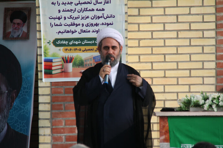تصاویر/ نواخته شدن زنگ سال تحصیلی جدید توسط مدیر حوزه علمیه بوشهر