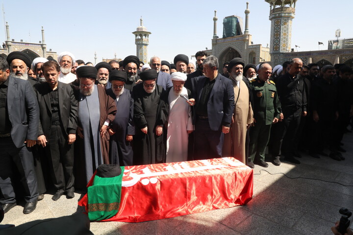 تصاویر/ تشییع پیکر آیت‌الله‌العظمی شبیری زنجانی در قم-۳
