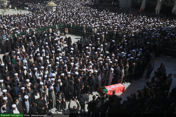جثمان آية الله العظمى الشبيري الزنجاني يُشيّع في مدينة قم