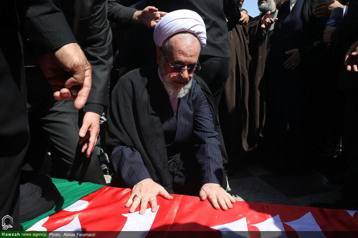 جثمان آية الله العظمى الشبيري الزنجاني يُشيّع في مدينة قم