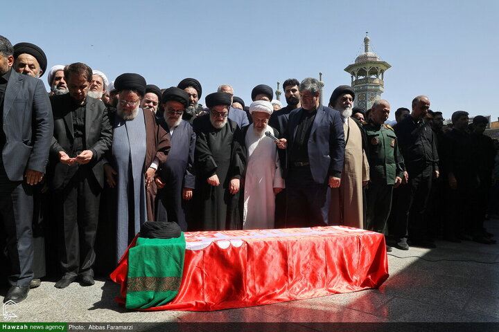جثمان آية الله العظمى الشبيري الزنجاني يُشيّع في مدينة قم