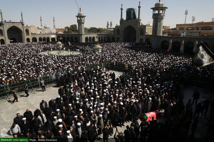 جثمان آية الله العظمى الشبيري الزنجاني يُشيّع في مدينة قم