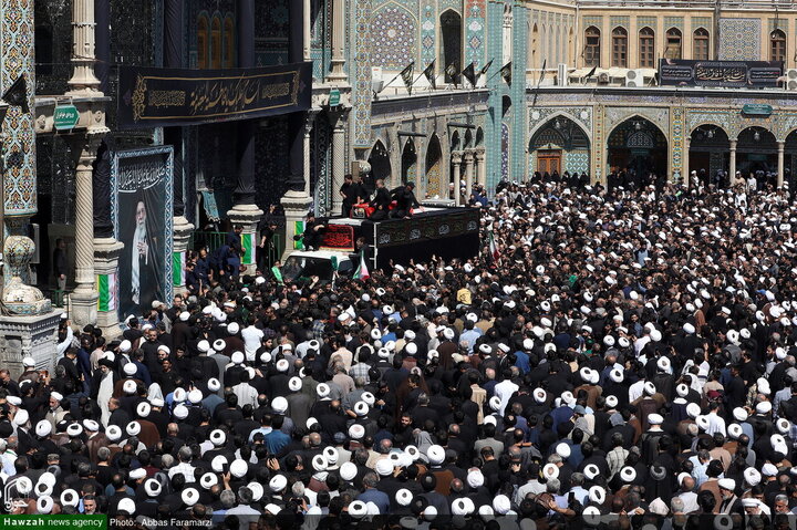 جثمان آية الله العظمى الشبيري الزنجاني يُشيّع في مدينة قم