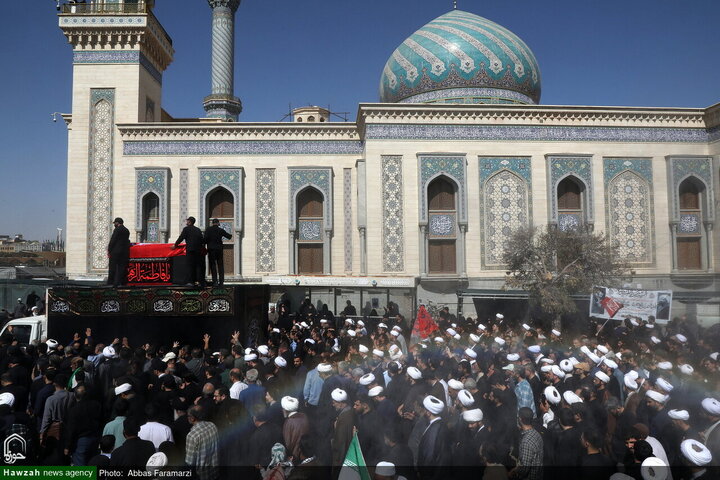 جثمان آية الله العظمى الشبيري الزنجاني يُشيّع في مدينة قم