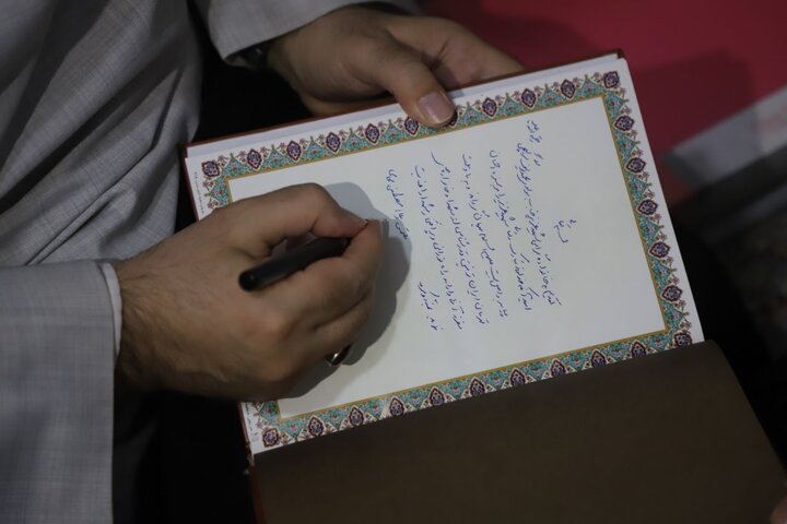 تصاویر/ نماینده مقام معظم رهبری در سیستان‌وبلوچستان ضمن حضور در منزل شهید مولوی محمد یوسف گرگیج با خانواده این شهید گرانقدر دیدار کرد