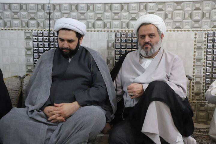 تصاویر/ نماینده مقام معظم رهبری در سیستان‌وبلوچستان ضمن حضور در منزل شهید مولوی محمد یوسف گرگیج با خانواده این شهید گرانقدر دیدار کرد