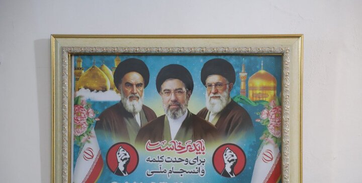 تصاویر/ نماینده مقام معظم رهبری در سیستان‌وبلوچستان ضمن حضور در منزل شهید مولوی محمد یوسف گرگیج با خانواده این شهید گرانقدر دیدار کرد
