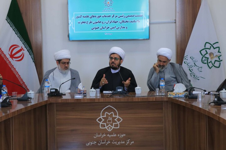تصاویر| دیدار رئیس مرکز خدمات حوزه‌های علمیه کشور، با اساتید، نخبگان، جهادگران، روحانیون طرح هجرت و مدارس امین