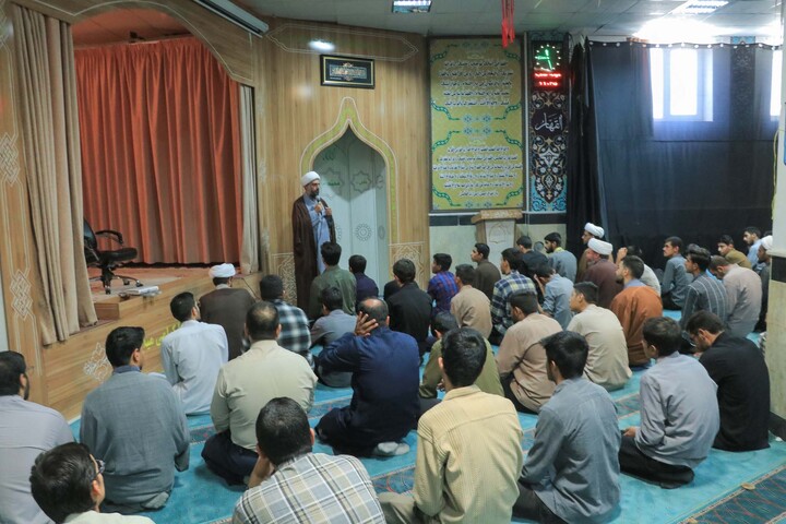 تصاویر| حضور حجت‌الاسلام والمسلمین احسانی در جمع اساتید و طلاب مدرسه علمیه رضویه بیرجند