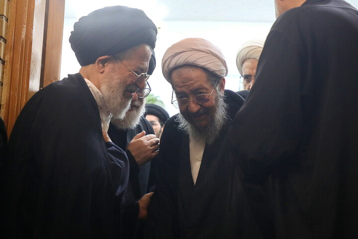 تصاویر/ مراسم بزرگداشت آیت‌ الله العظمی سید موسی شبیری زنجانی (قدس الله نفسه الزکیه) از سوی رهبر معظم انقلاب اسلامی در حرم مطهر حضرت فاطمه معصومه (س)