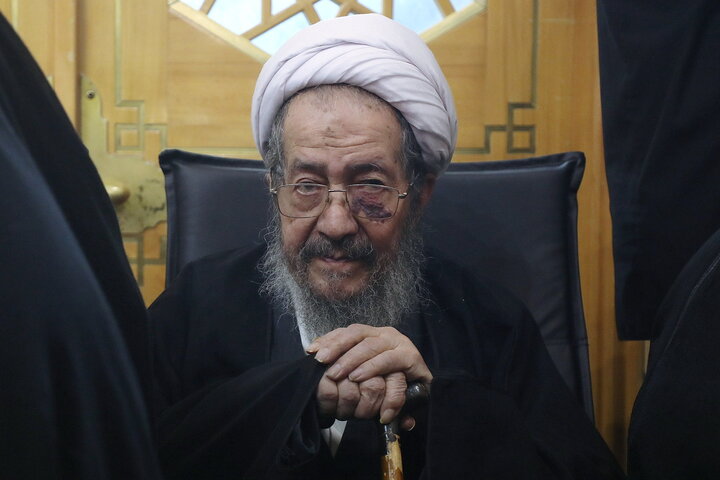 تصاویر/ مراسم بزرگداشت آیت‌ الله العظمی سید موسی شبیری زنجانی (قدس الله نفسه الزکیه) از سوی رهبر معظم انقلاب اسلامی در حرم مطهر حضرت فاطمه معصومه (س)