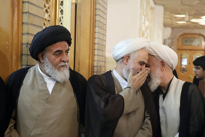 تصاویر/ مراسم بزرگداشت آیت‌ الله العظمی سید موسی شبیری زنجانی (قدس الله نفسه الزکیه) از سوی رهبر معظم انقلاب اسلامی در حرم مطهر حضرت فاطمه معصومه (س)