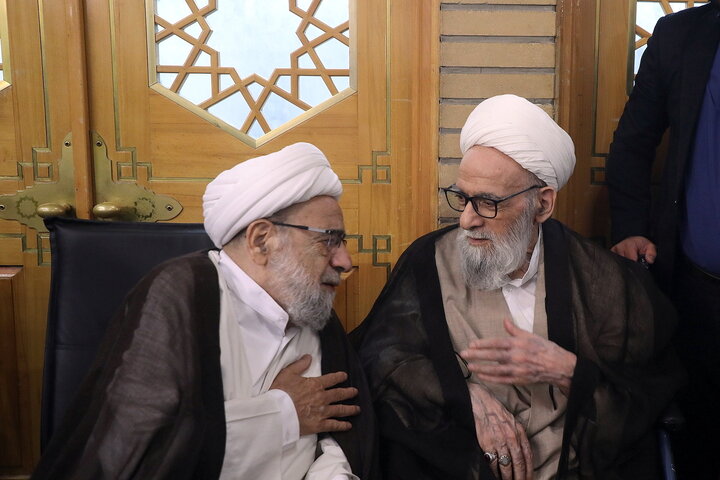 تصاویر/ مراسم بزرگداشت آیت‌ الله العظمی سید موسی شبیری زنجانی (قدس الله نفسه الزکیه) از سوی رهبر معظم انقلاب اسلامی در حرم مطهر حضرت فاطمه معصومه (س)