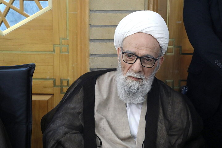 تصاویر/ مراسم بزرگداشت آیت‌ الله العظمی سید موسی شبیری زنجانی (قدس الله نفسه الزکیه) از سوی رهبر معظم انقلاب اسلامی در حرم مطهر حضرت فاطمه معصومه (س)
