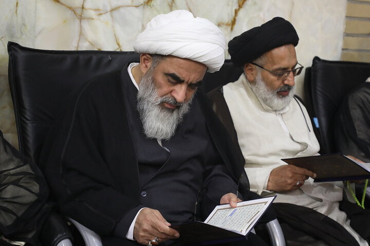 تصاویر/ مراسم بزرگداشت آیت‌ الله العظمی سید موسی شبیری زنجانی (قدس الله نفسه الزکیه) از سوی رهبر معظم انقلاب اسلامی در حرم مطهر حضرت فاطمه معصومه (س)
