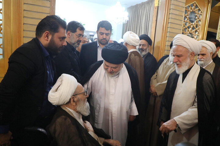 تصاویر/ مراسم بزرگداشت آیت‌ الله العظمی سید موسی شبیری زنجانی (قدس الله نفسه الزکیه) از سوی رهبر معظم انقلاب اسلامی در حرم مطهر حضرت فاطمه معصومه (س)