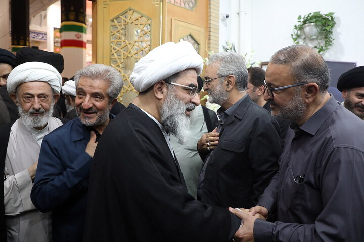 تصاویر/ مراسم بزرگداشت آیت‌ الله العظمی سید موسی شبیری زنجانی (قدس الله نفسه الزکیه) از سوی رهبر معظم انقلاب اسلامی در حرم مطهر حضرت فاطمه معصومه (س)